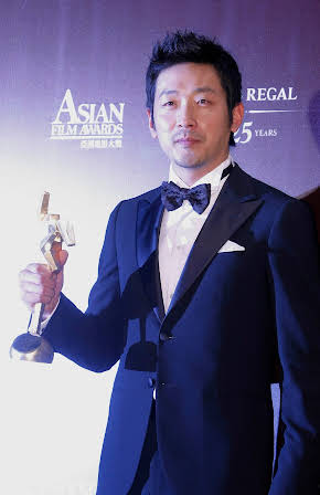 Jung-woo Ha as Young-min Jee