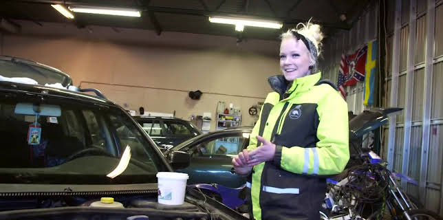 06:50: Unga Mammor (S2 E14) (S2) | TV3 | 11/22 2025