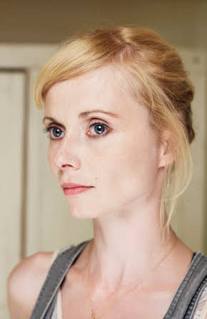 Anna Tenta as Xenia, l'Allemande