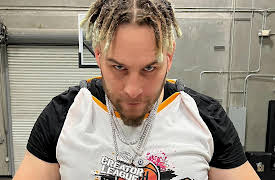 Creator League, Season 1: CRSWHT vs. Kenny Chao