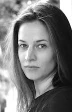 Amy Phillips som Michelle