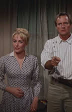 Maura McGiveney como 