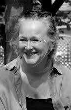 Pip Broughton som Director