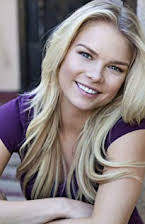 Kelli Goss som 