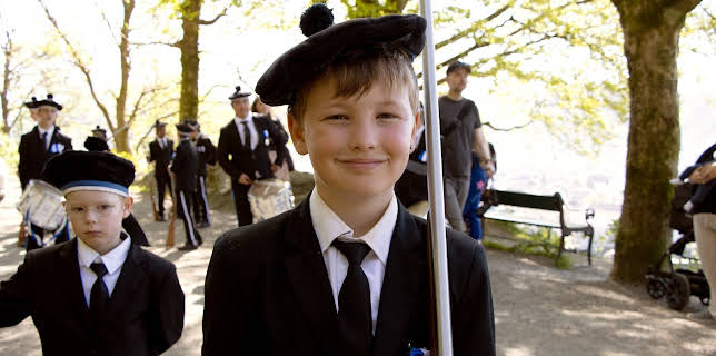 10:50: Bli med heim sesong 8: Buekorpsfamilie | NRK Super | 11/10 2025