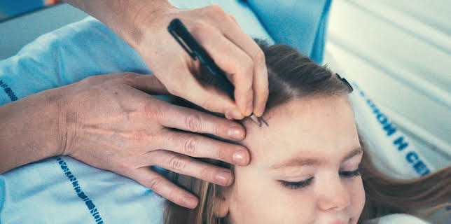 01:30: Med livet i hendene: Teiknet i panna | NRK 3 | 11/23 2025