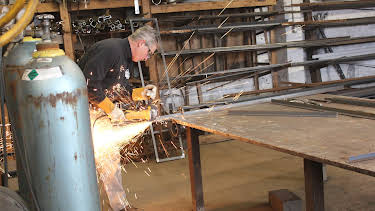 06:00: Salvage Dawgs (S3 E10) (S3) | Discovery Channel | 4/17 2026