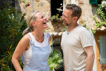 17:35: Solveig og Johns dolce villa (S1 E1) (S1) | TVNorge | 3/30 2026