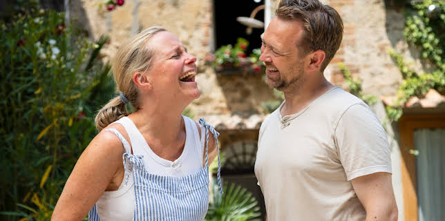 20:30: Solveig og Johns dolce villa (S1 E1) (S1) | TVNorge | 2/25 2026