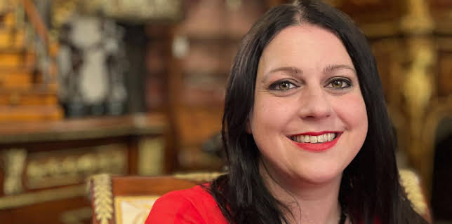 6:00 PM: Secrets of The Royal Palaces (S3 E8) (S3) | Channel 5 | 12/8 2025