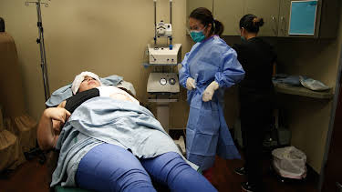 00:25: Dr. Pimple Popper (S1 E5) (S1) | TLC | 4/16 2026
