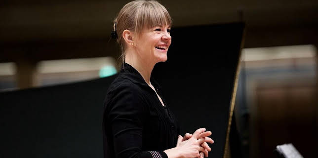 00:00: Susanna Mälkki dirigiert Beethoven Symphonie Nr. 2 | BR Fernsehen | 3/10 2026
