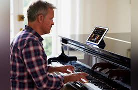 How to Play Piano: Chord Progressions and Arpeggios