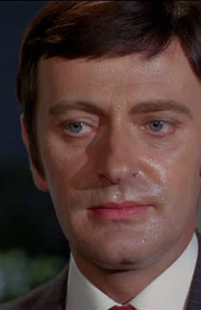 Barrie Ingham as 