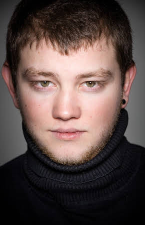 Anthony Bajon as 