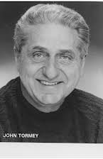 John Tormey som Doorman