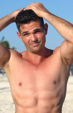 Ferdinando Valencia as 