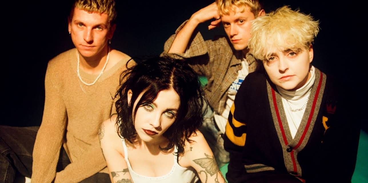 Pale Waves on "Easy" (2021)