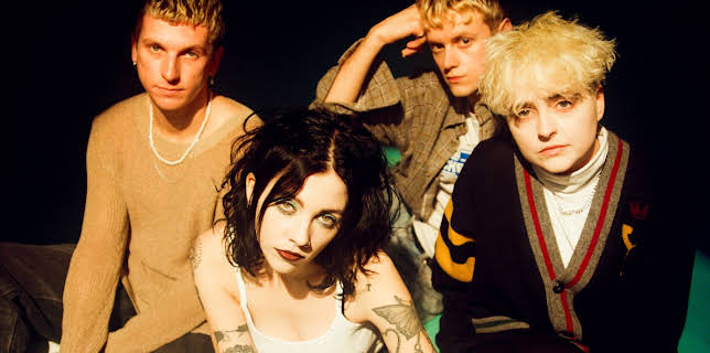 Pale Waves on "Easy" (2021)