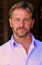 Ben Bode como Tom Marlowe, Helicopter Pilot