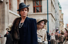 Atlantic Crossing, Season 1: Crossing the Atlantic