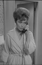 Kipp Hamilton como Georgia Rawlins