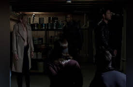 Hostages: The Complete First Season: Invisible Leash