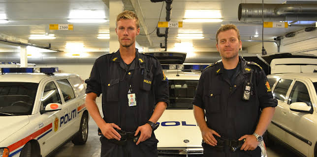 17:35: Nattpatruljen (S2 E18) (S2) | MAX | 12/3 2025