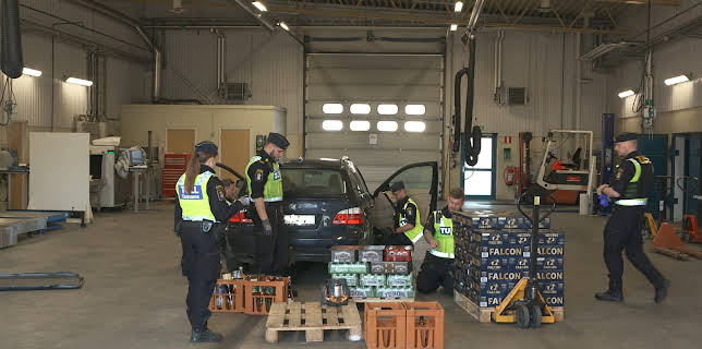 15:00: Grensevakten Sverige (S1 E1) (S1) | MAX | 2/17 2026