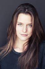 Kim Cloutier som Taryn