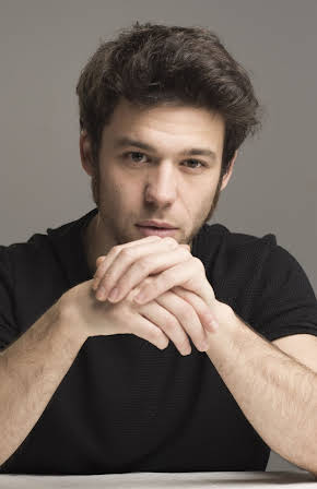 Ignacio Montes as 