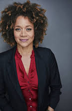 Michole Briana White como Mae