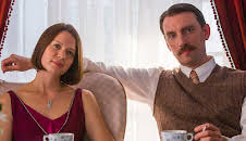 Seaside Hotel (S03/E01)