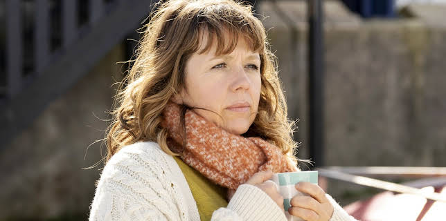 9:00 PM: Whitstable Pearl (S2 E1) (S2) | Drama | 2/10 2026