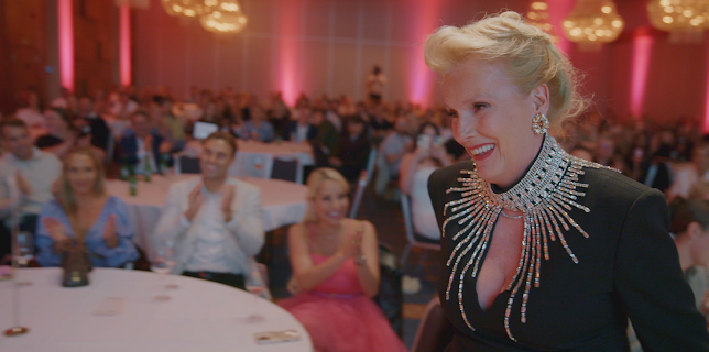 19:00: Den rätte för Gunilla (S1 E8) (S1) | TV3 | 11/28 2025