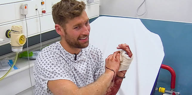 11:05 PM: 24 Hours in A&E | More 4 | 2/1 2026