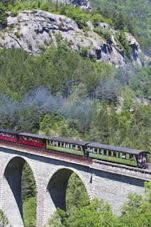 18:15: Viajes alucinantes en tren: Peak District | La Otra | 8/26 2026