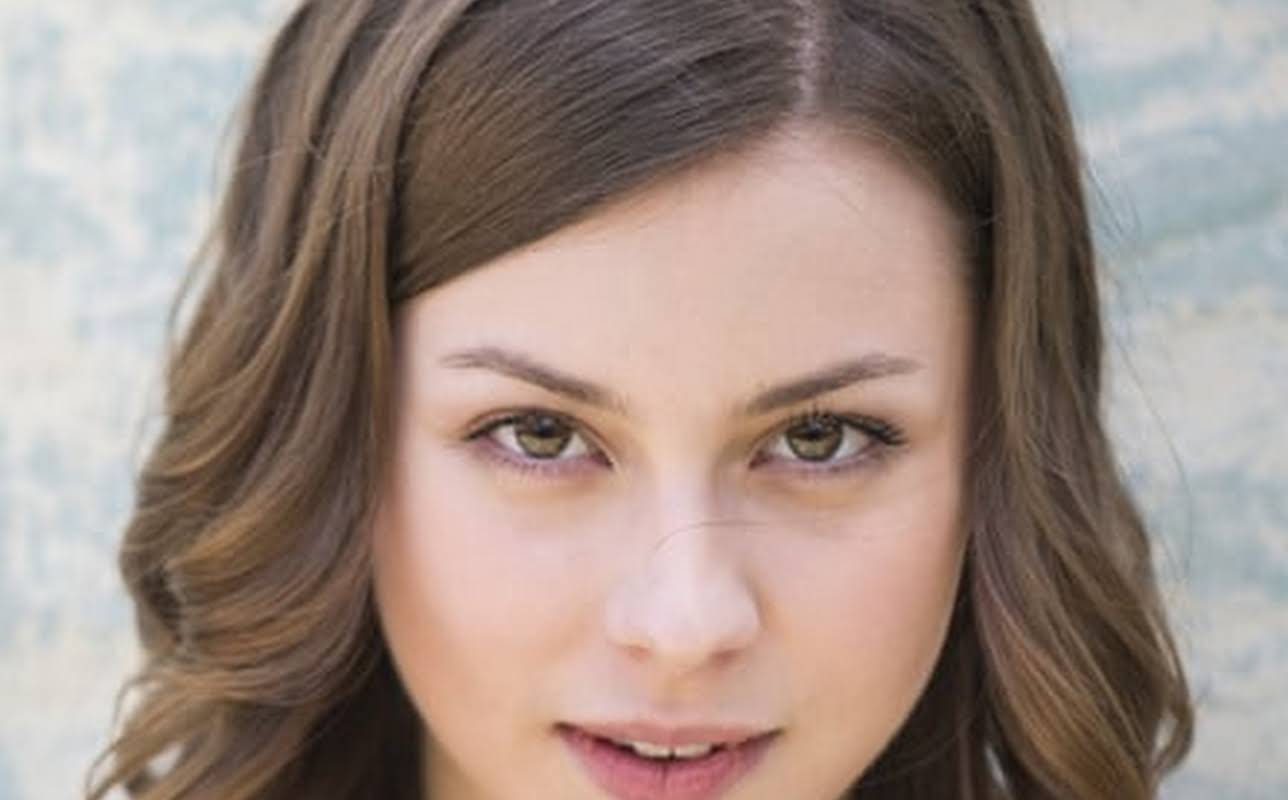 Döbrösi Laura