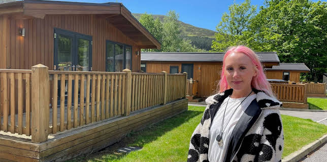 3:30 PM: Four in a Bed | Channel 4 | 8/10 2025