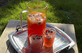 Symon's Dinners Cooking Out, Season 1: Comfort Classics and Cocktails