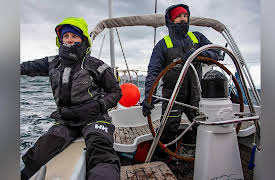 80 NORTH - Sailing On Top Of The World: Sailing To The End Of The Ocean.