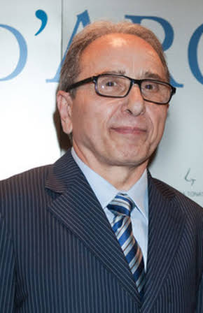 Ernesto Mahieux as 