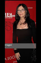 Victoria Pearman som Director