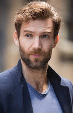 Simon Harrison como Tim Madsen