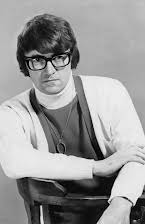 Leslie Bricusse som Director