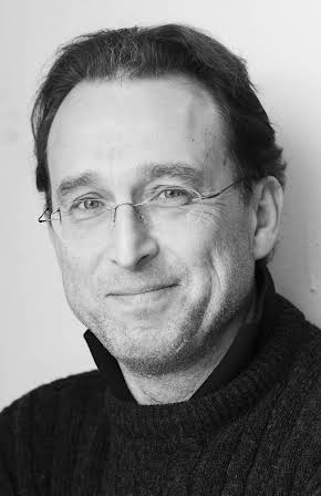 Philip Zandén as 
