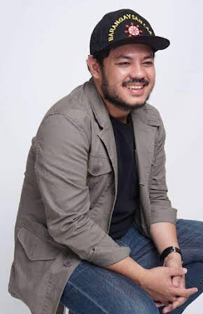 Miko Livelo as Director