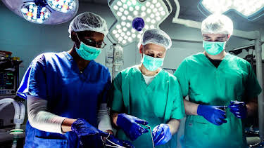 1:00 AM: Plastic Surgery Nightmares (S1 E1) (S1) | 5 Star | 2/3 2026