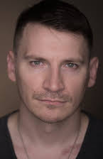 Kazy Tauginas som Ari