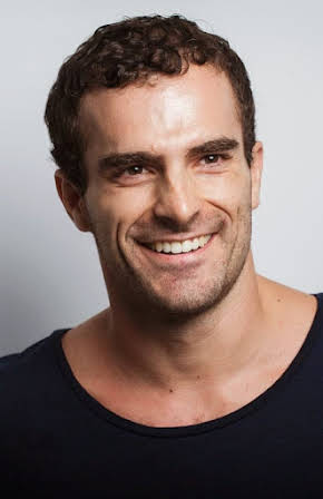 Borja Luna as 